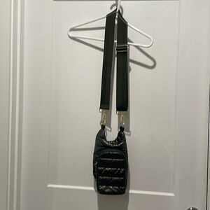 Wanderfull olive green quilted water bottle bag with 2 zippered sections